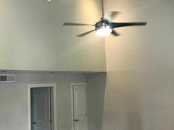 4th image of 3805 Southridge Dr Unit D