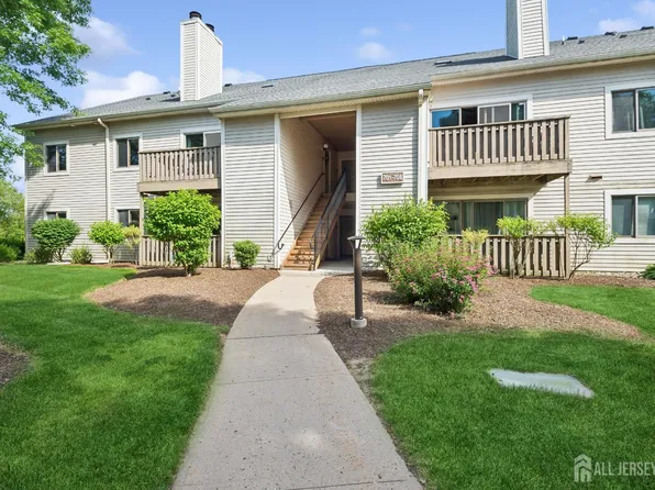 701 Aspen Dr, Plainsboro, NJ 08536
