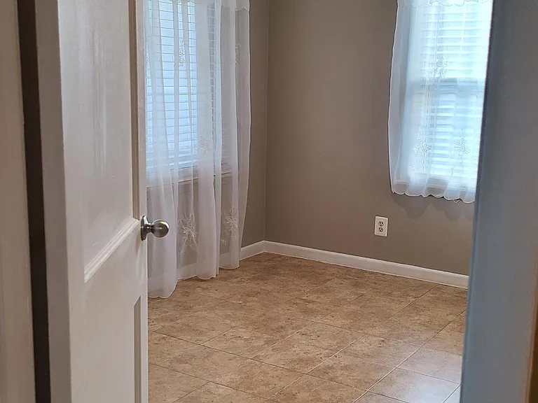 4546 Glenalda Dr — Photo 10