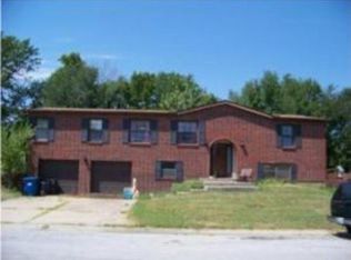 303 NW Leanne Ln, Blue Springs, MO 64015