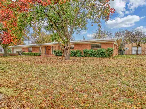 505 E Kansas Ave, Walters, OK 73572