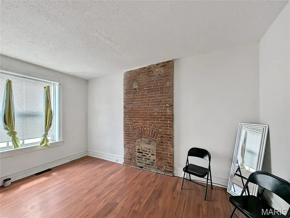 3 bed, 1900 sqft, $1,200 — Photo 2