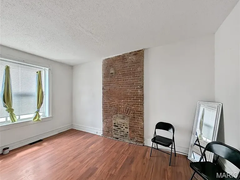 5913 S Broadway — Photo 2