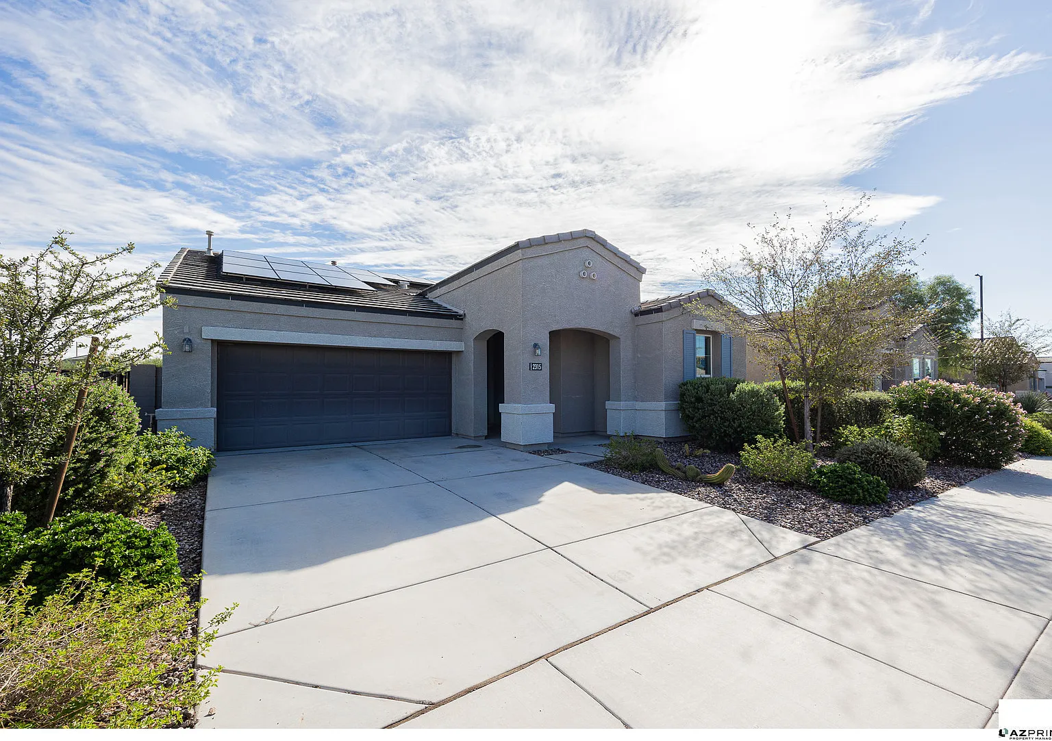 Designed With Comfort And Everyday Living In Mind, This Stunning 4/2 Florence Home Features Solar Pa — Photo 1