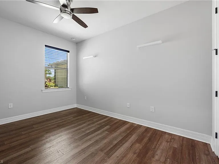8010 Helena Ct — Photo 11