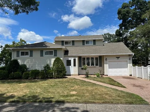 201 Cypress Street, Massapequa Park, NY 11762