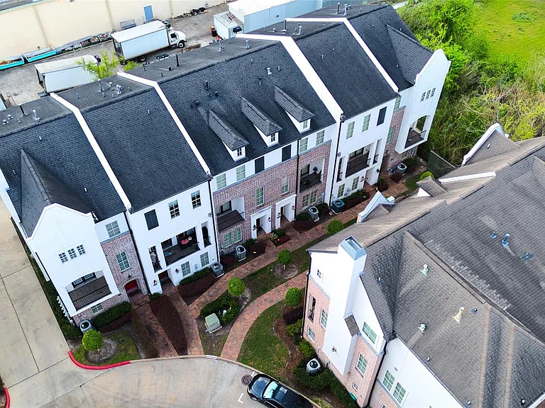 2029 Fannin Sta N — Photo 6