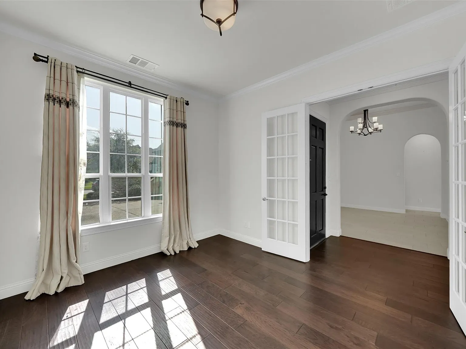 5 bed, 4.5 bath, 3216 sqft, $4,500 — Photo 3