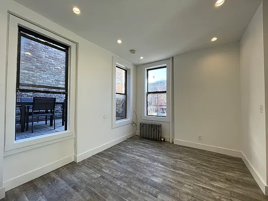 Rented by EXR | media 5