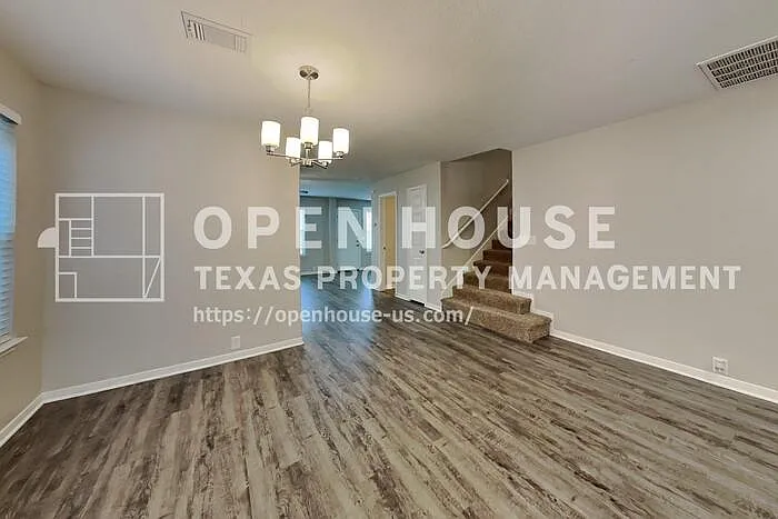 4 bed, 2.5 bath, 2400 sqft, $2,495 — Photo 3
