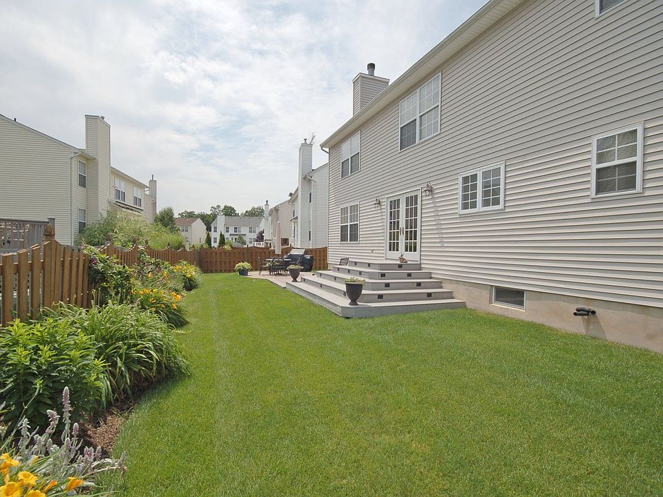 2nd image of 510 Grandview St