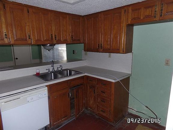 5th image of 1422 Leicester St