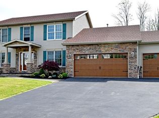 6045 Hewson Rd, Lake View, NY 14085