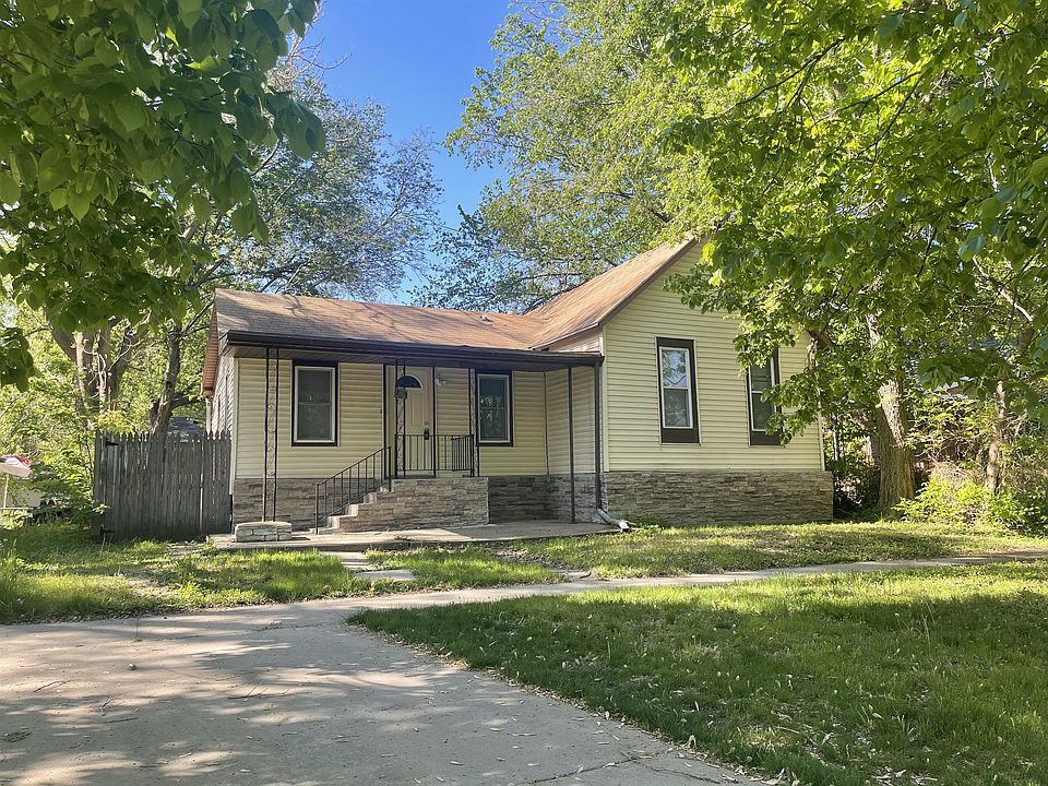 1st image of 213 E 1st St