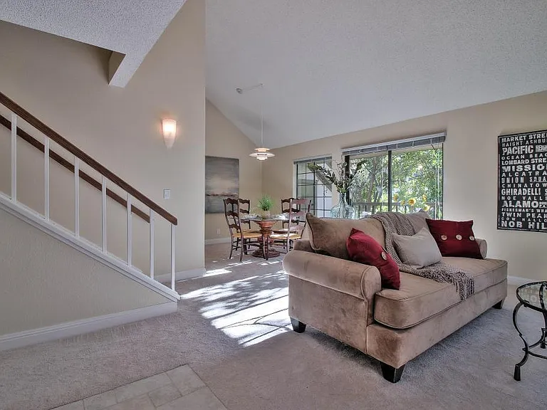1886 Huxley Ct — Photo 4