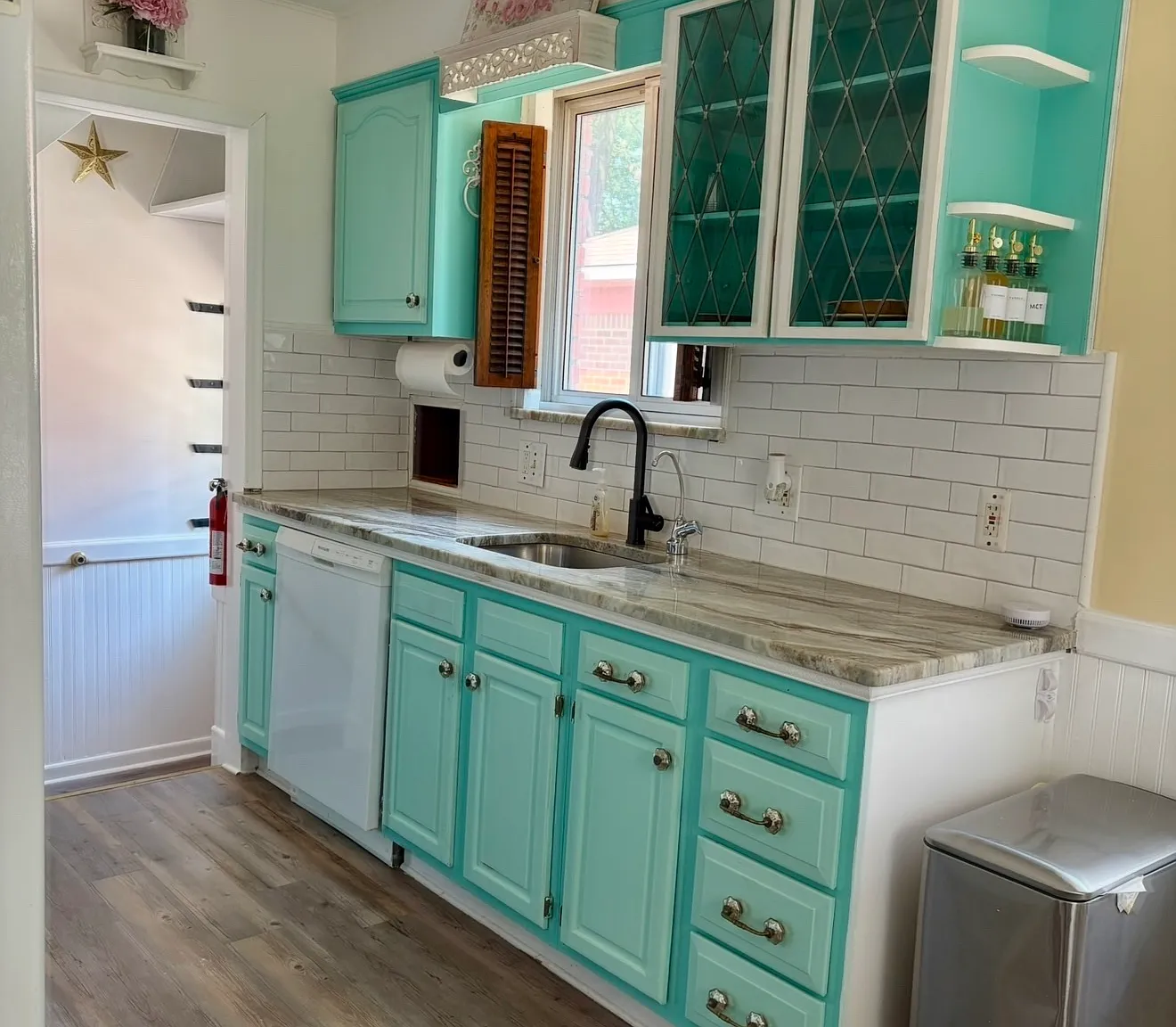 2430 Bennett St — Photo 1