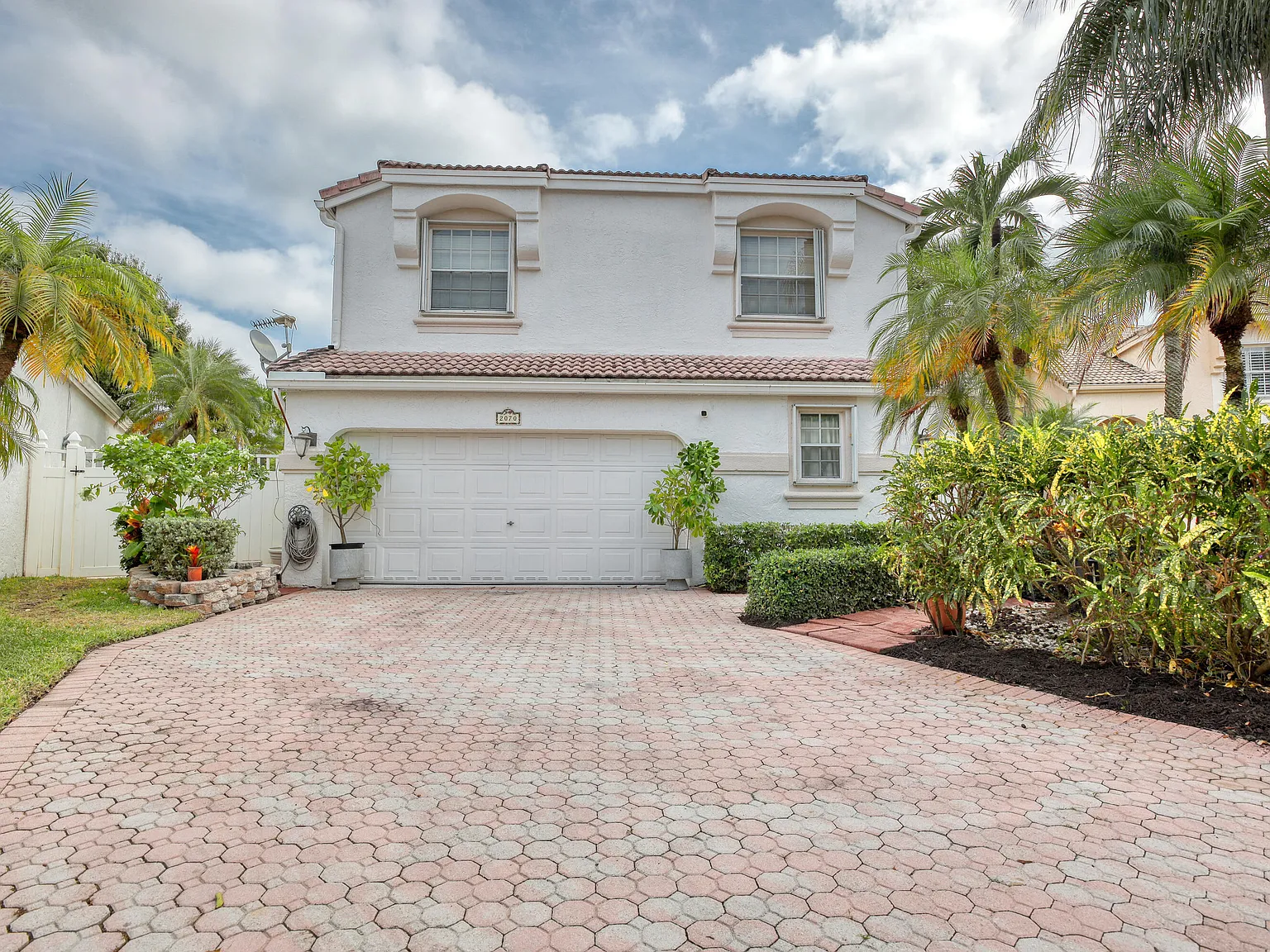 5 bed, 3.5 bath, 3231 sqft, $6,500 — Photo 3