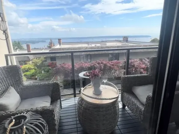 2216 Folkestone Way, West Vancouver, BC