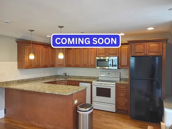 11 Salem St APT A, Woburn, MA 01801