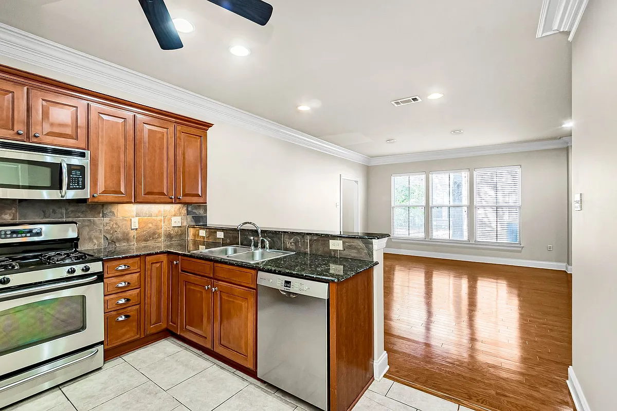 Building Photo - 11110 Boardwalk Dr #36