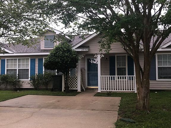 3rd image of 2352 Trailwood Dr