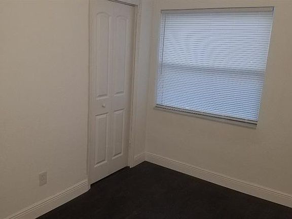4th image of 219 Lynbrook Dr