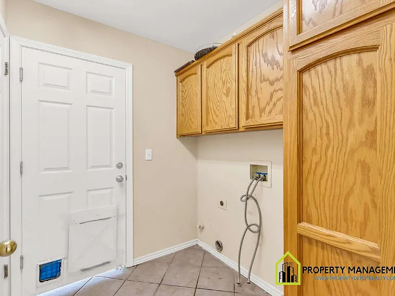 10118 Hampton Oak Dr — Photo 47