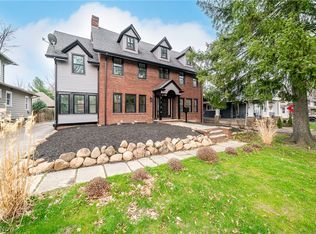 2124 Lamberton Rd, Cleveland Heights, OH 44118
