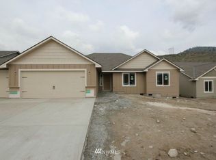 1041 Sunnybrooke Ln, Chelan, WA 98816