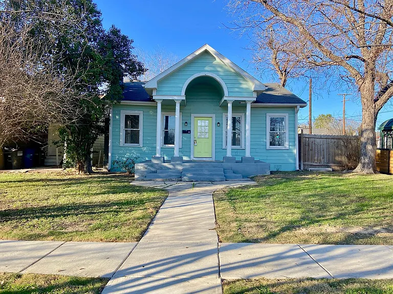 1047 E Highland Blvd — Photo 2