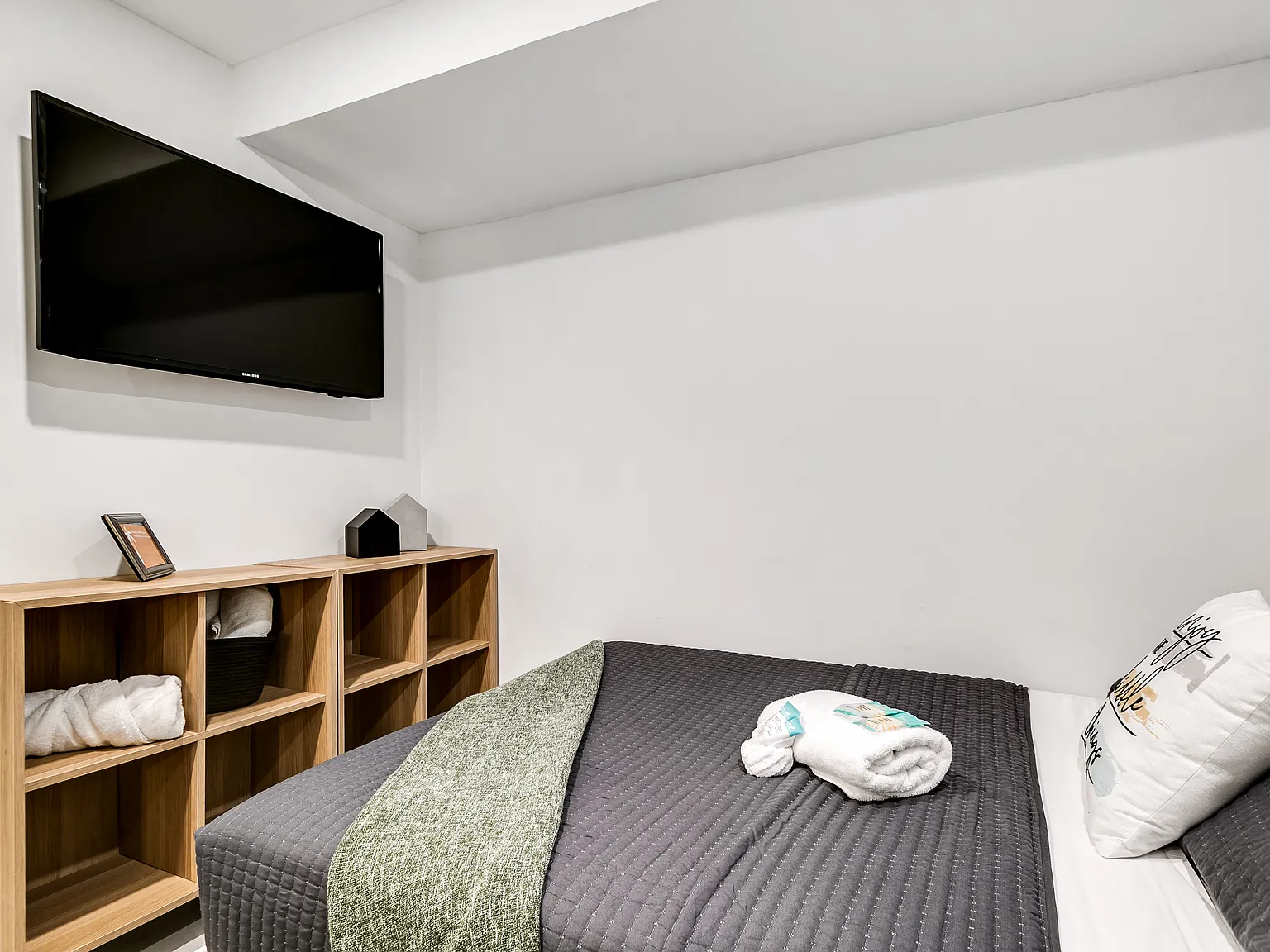 Studio, 220 sqft, $1,875 — Photo 4