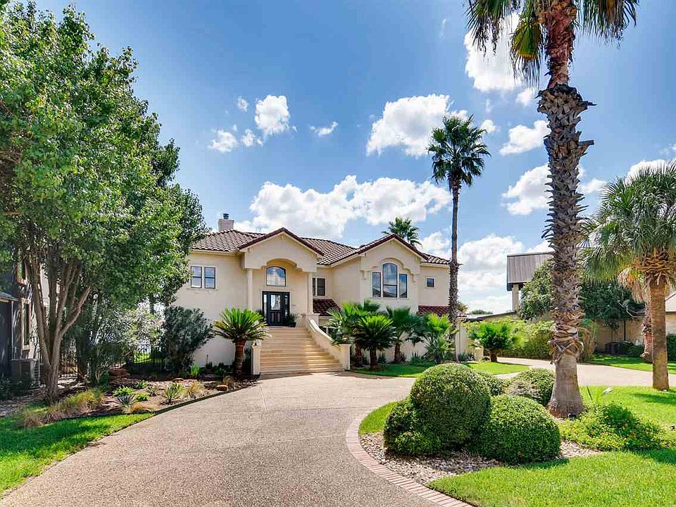 1st image of 405 Lighthouse Dr