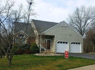 27 Casselberry Dr, Audubon, PA 19403