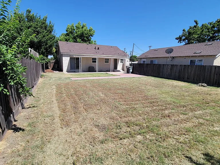1251 Sunrise Ave — Photo 22