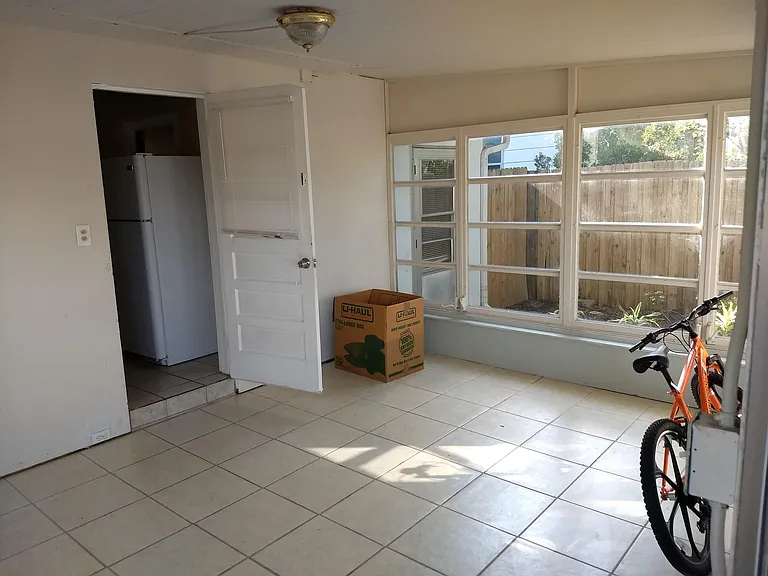 2048 Druid Rd E — Photo 16