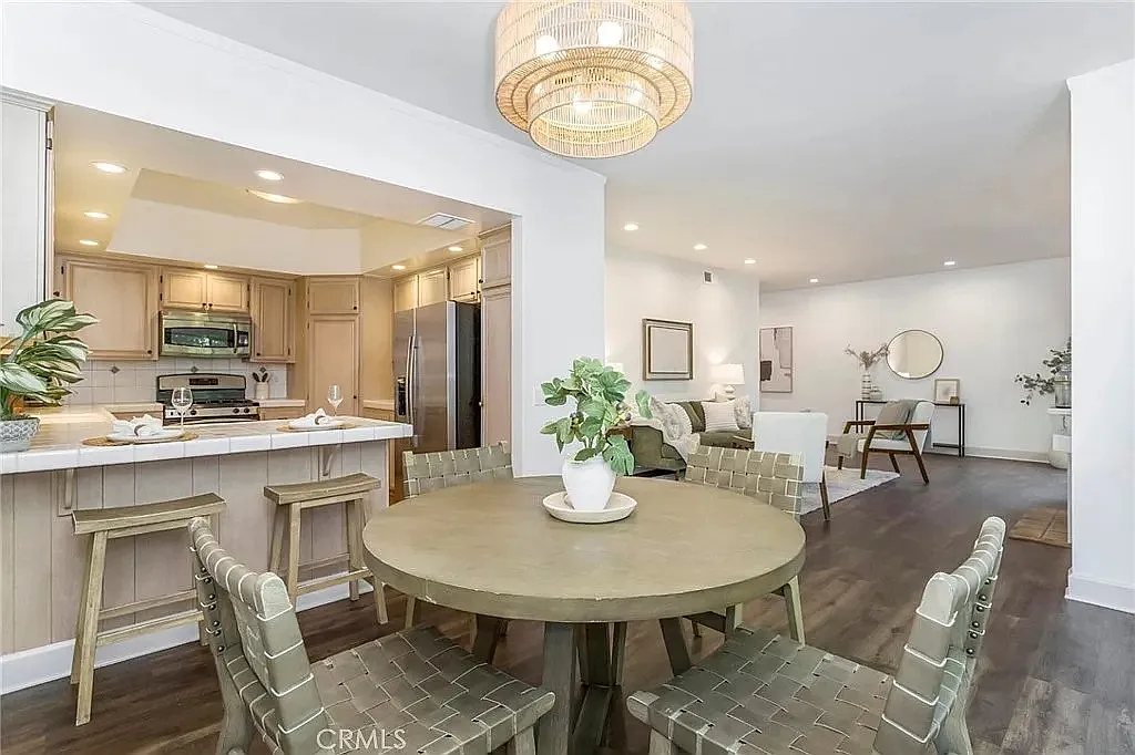 2 bed, 1306 sqft, $3,595 — Photo 3