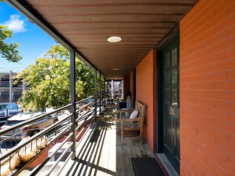 116 N Indian Aly #203 — Photo 1