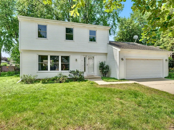 5 Keswick Ln, Vernon Hills, IL 60061