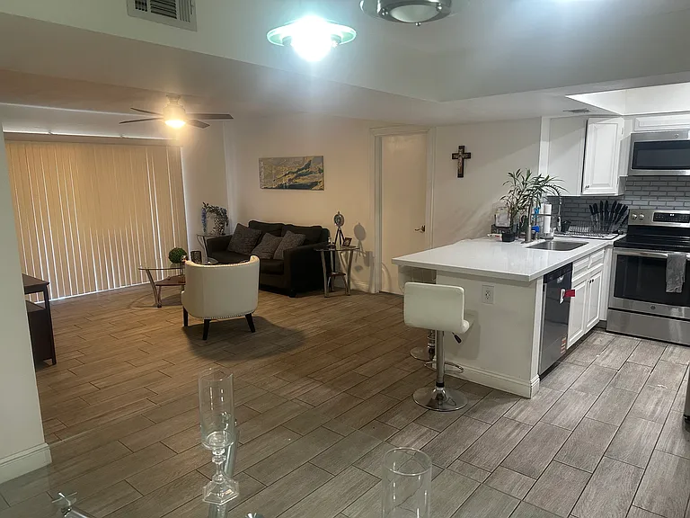540 N May St #9-2122 — Photo 4