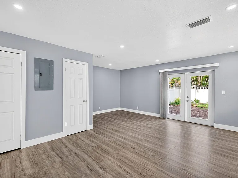 5424 SW 44th Ter — Photo 12