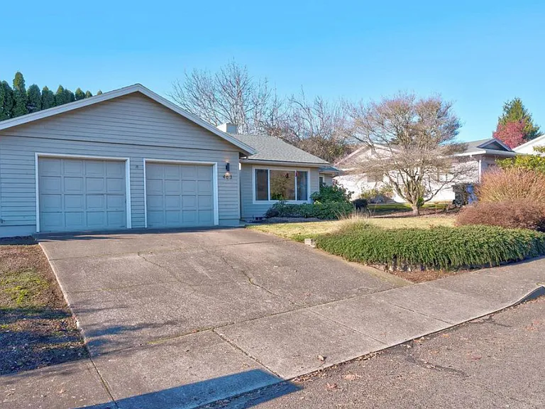 463 Suncrest Ave NW — Photo 4