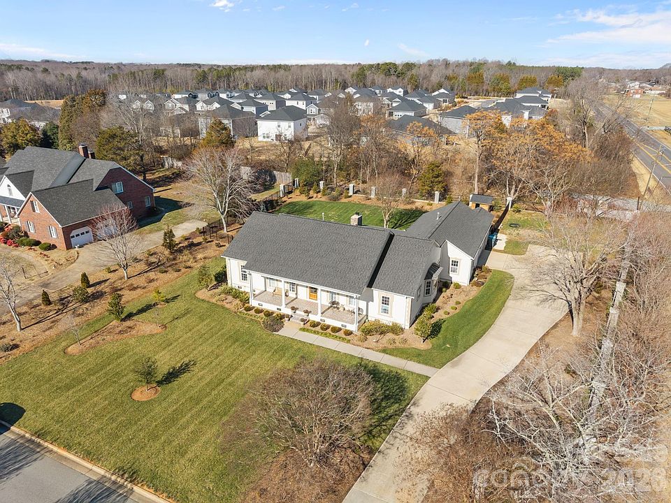 1st image of 102 Polo Dr