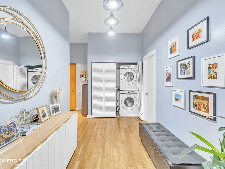 1 S Leavitt St #210 — Photo 4