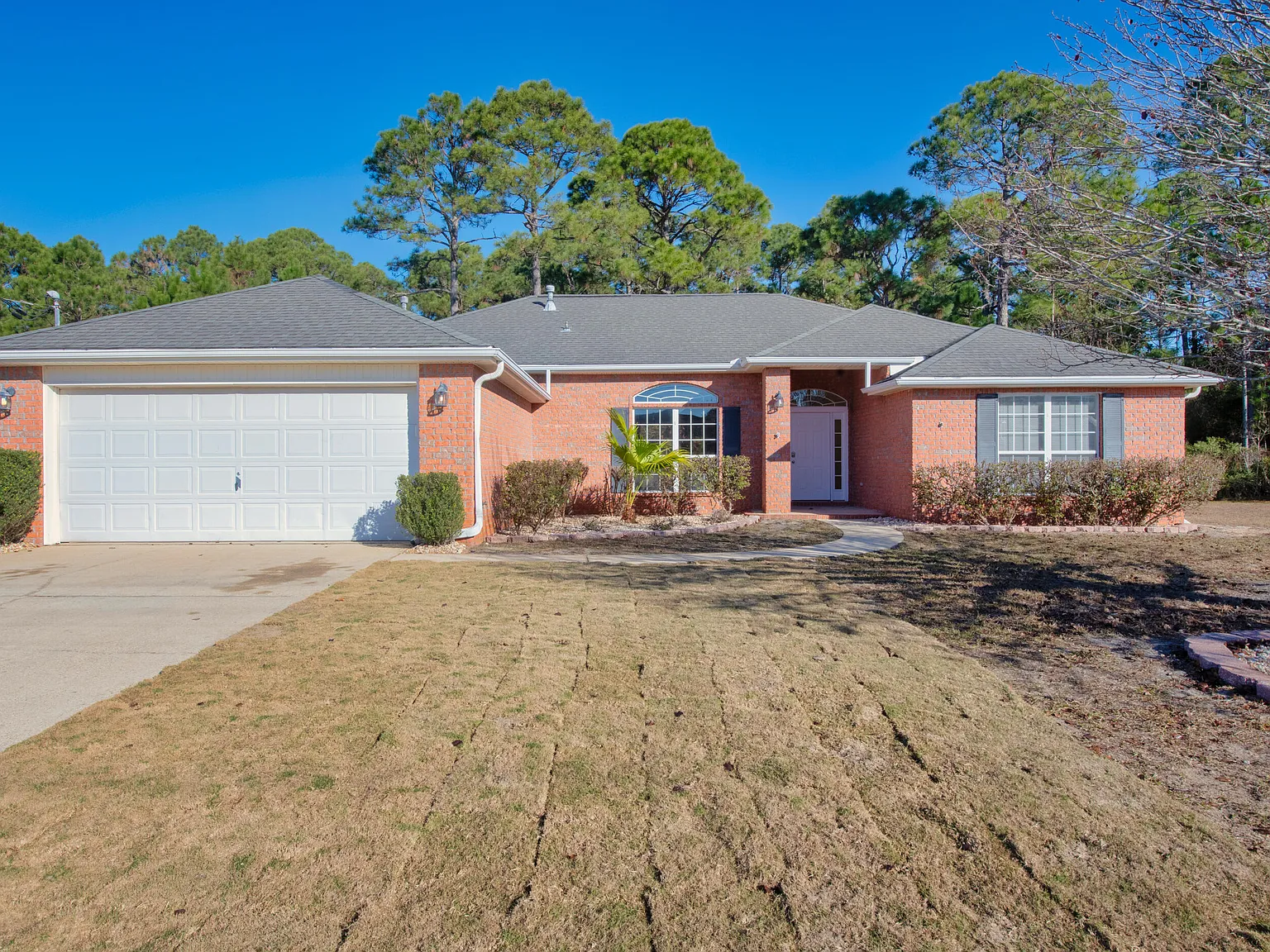 4 bed, 2.0 bath, 2378 sqft, $2,300 — Photo 1