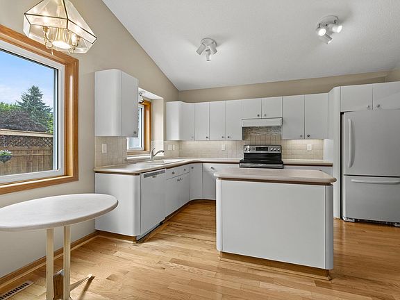 5th image of 5749 W 141st St