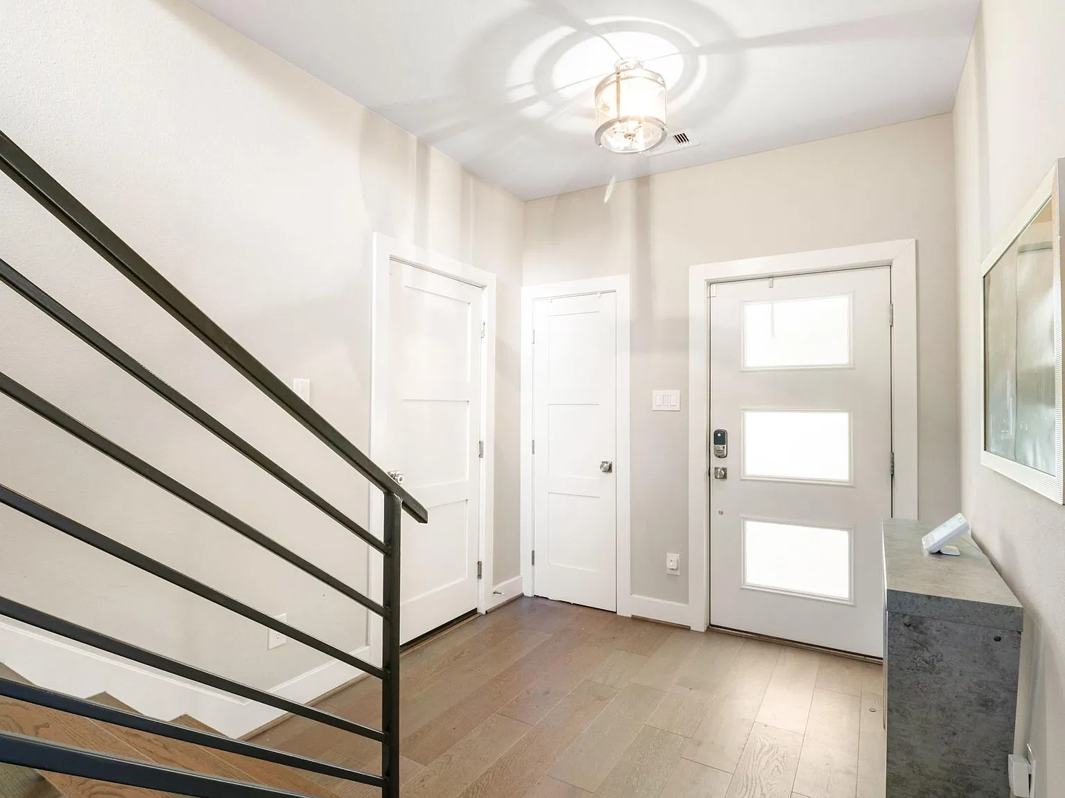3 bed, 3.5 bath, 2477 sqft, $2,900 — Photo 3