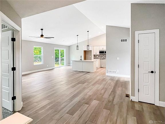 4th image of 44 Walnut Hills Ct