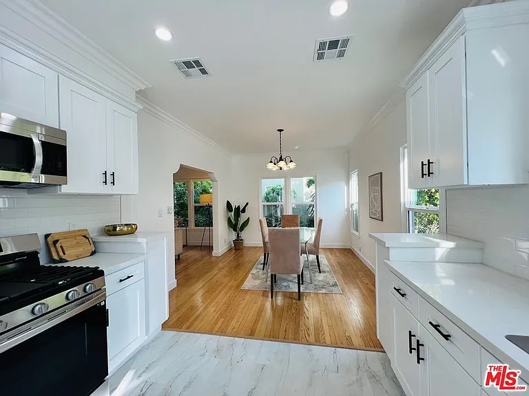 4526 Saint Elmo Dr — Photo 8
