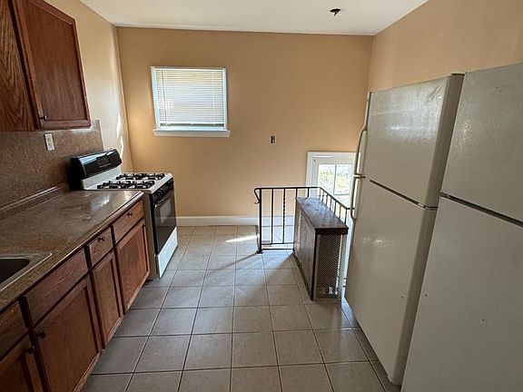 5th image of 30 Bellevue Ter
