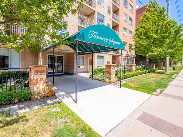 32 Tannery St #607, Mississauga, ON L5M 6T6